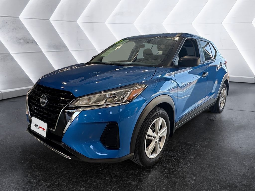 2023 Nissan Kicks S photo 3