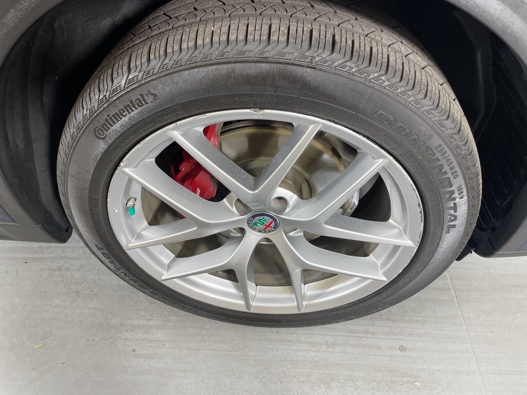 2018 Alfa Romeo Stelvio Base photo 11