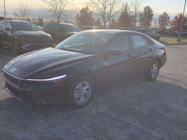 2026 Hyundai Elantra SE's photo