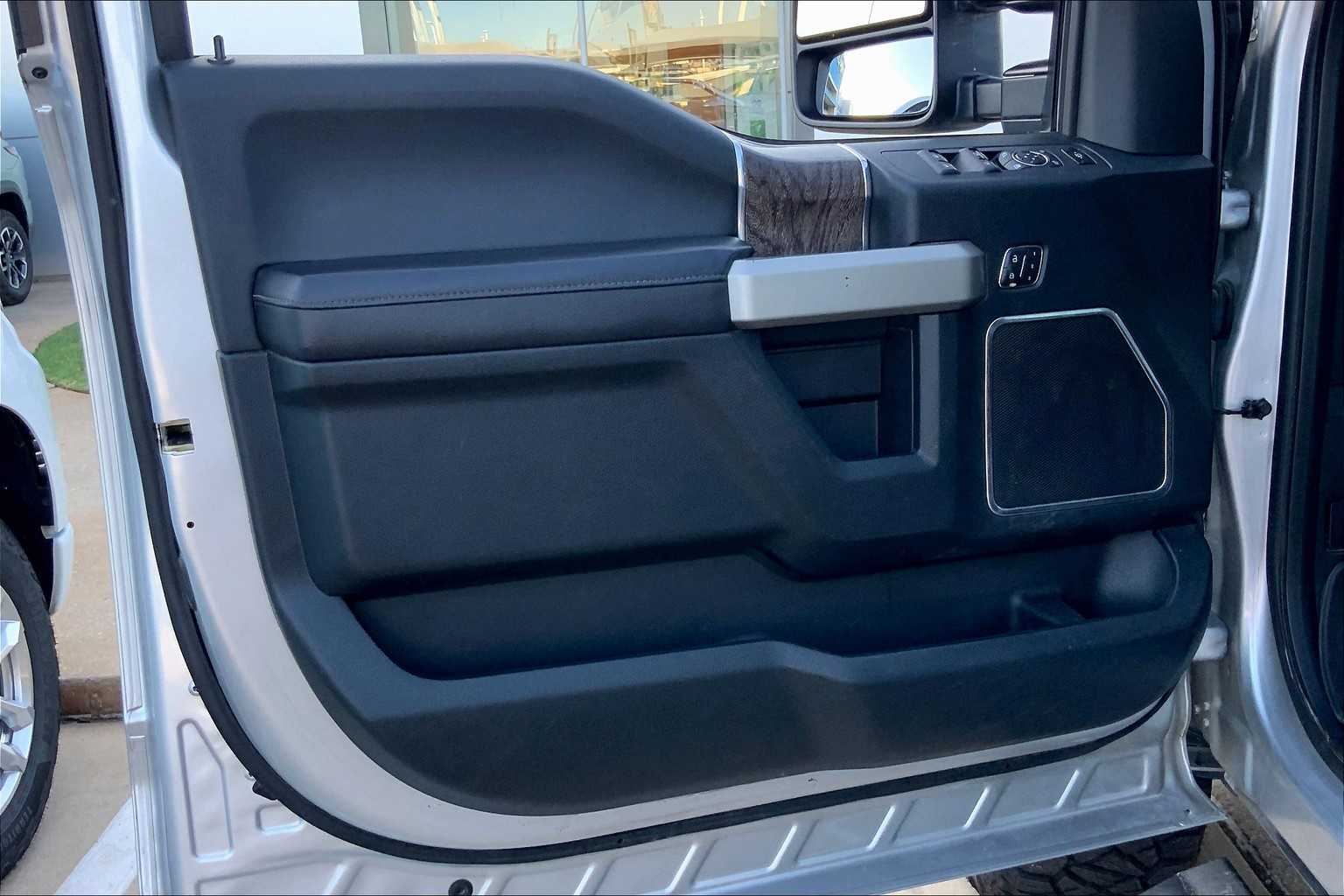 2018 Ford F-250 Lariat photo 18