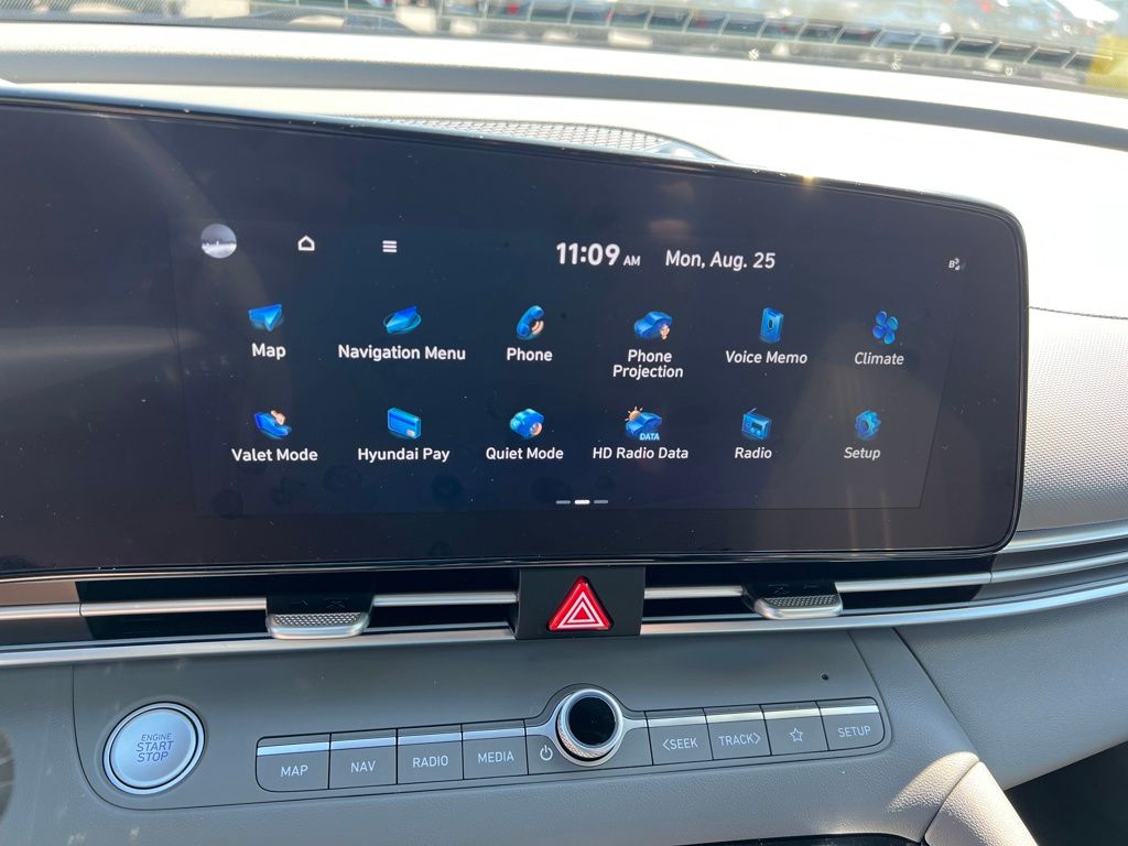 2024 Hyundai Elantra SEL photo 19