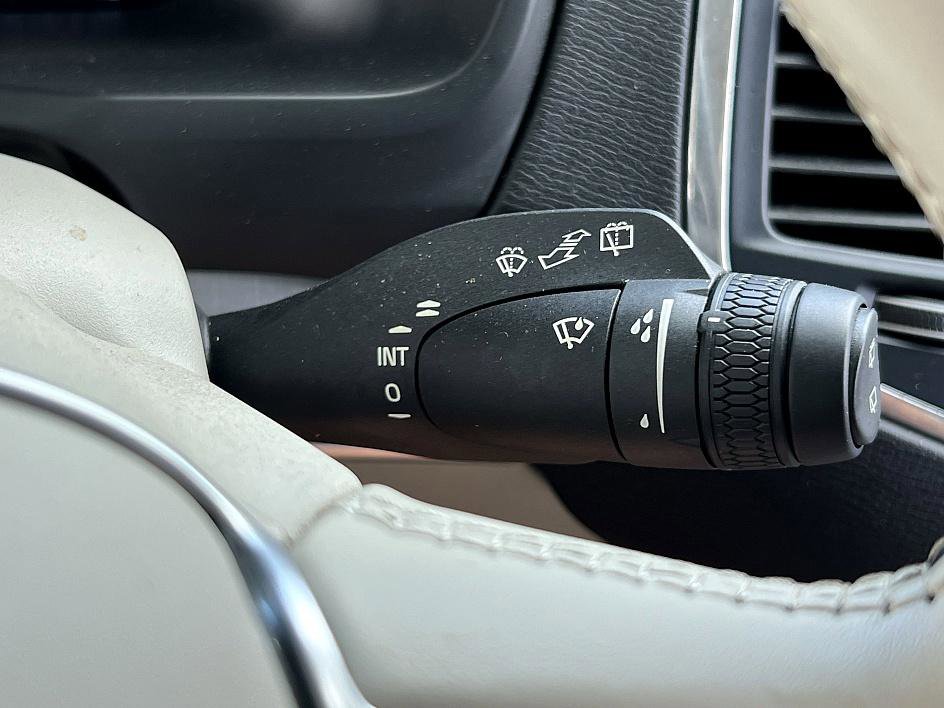 2022 Volvo XC90 Momentum AWD photo 14