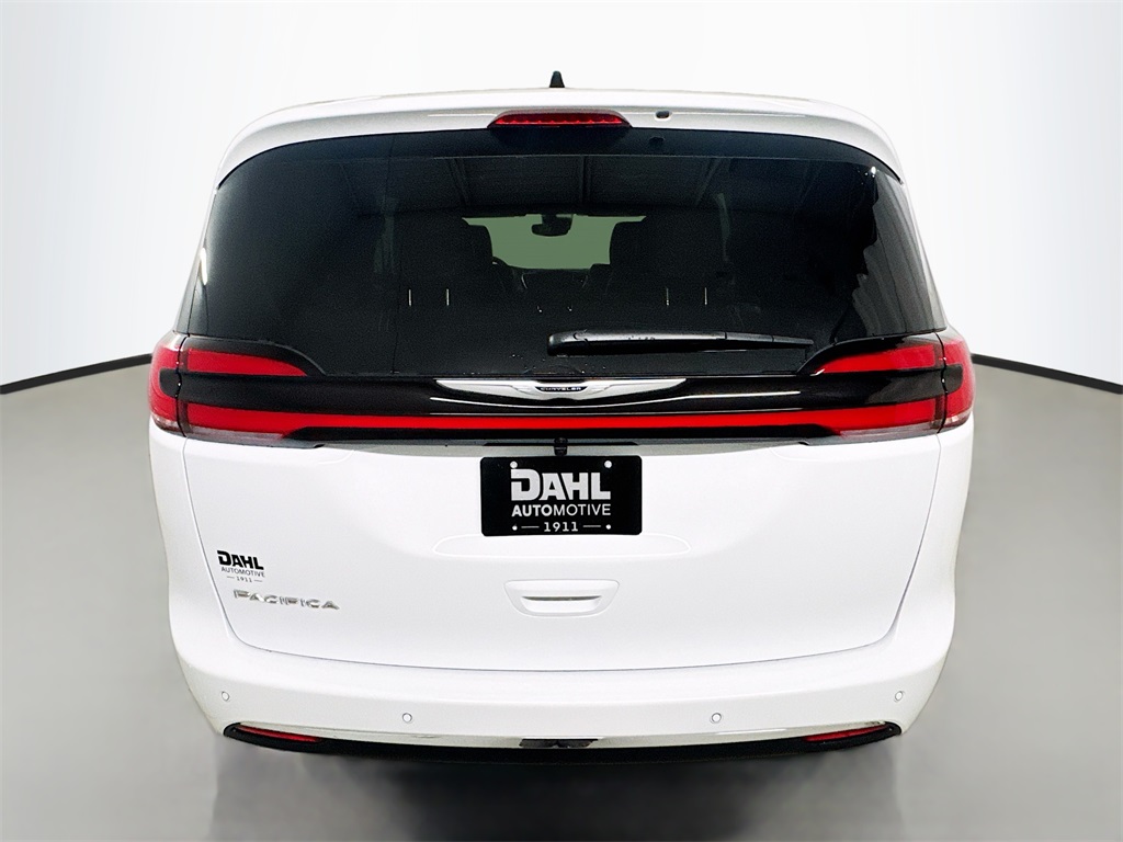 2026 Chrysler Pacifica photo 3