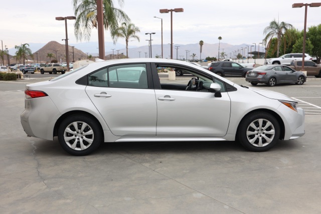2024 Toyota Corolla LE photo 2