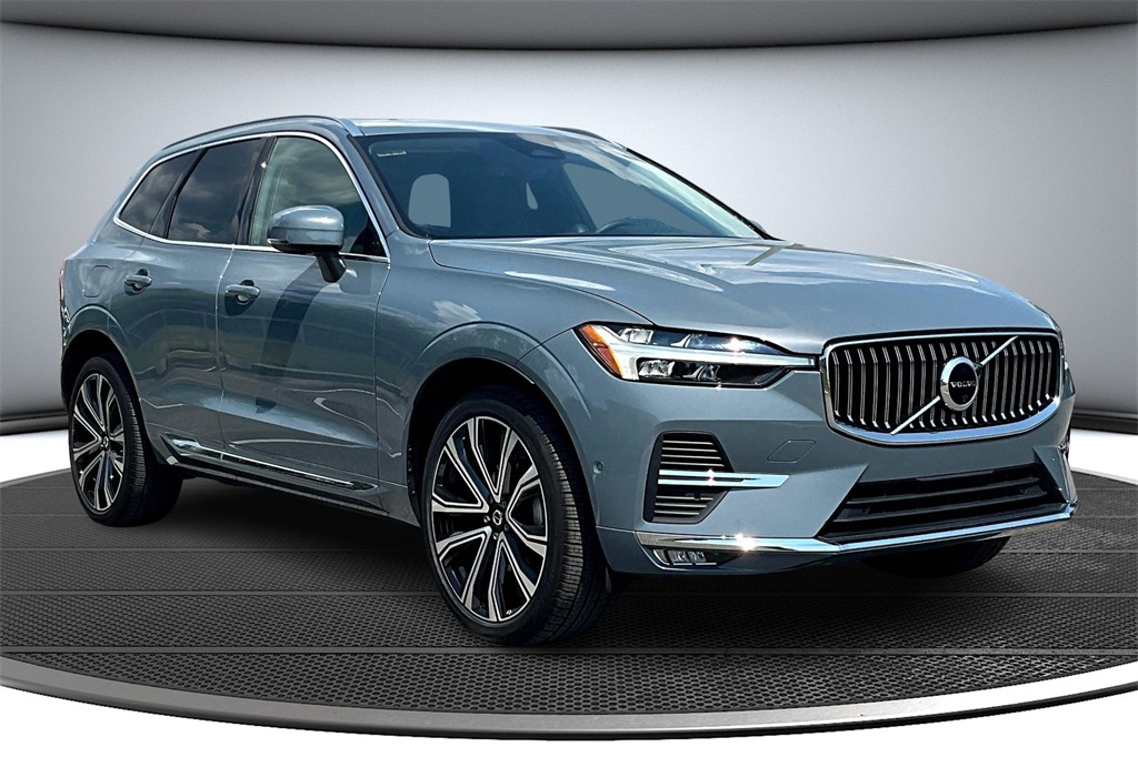 2023 Volvo XC60 B5 Ultimate photo 3