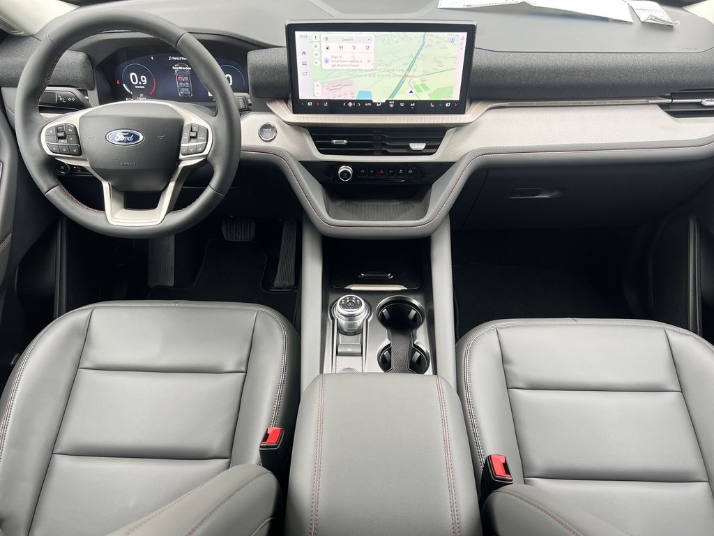 2025 Ford Explorer photo 2