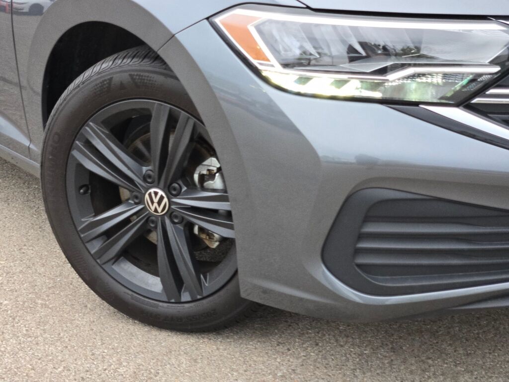 2024 Volkswagen Jetta SE photo 3