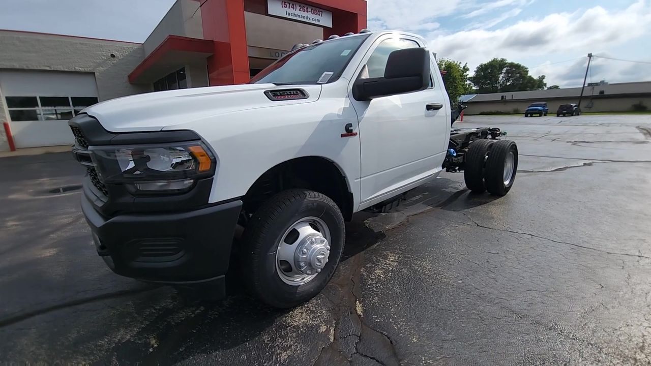 2023 Ram 3500 Tradesman photo 4