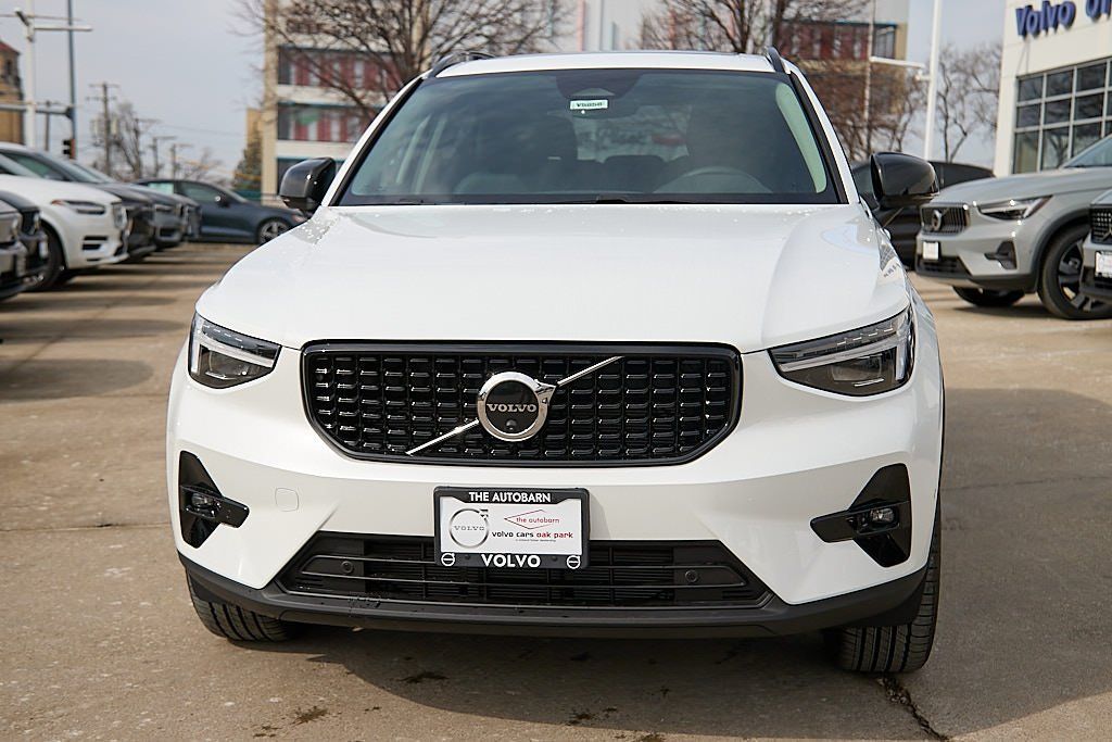 2026 VOLVO XC40 - Image 4