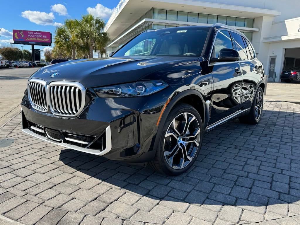 2025 BMW X5 50e's photo