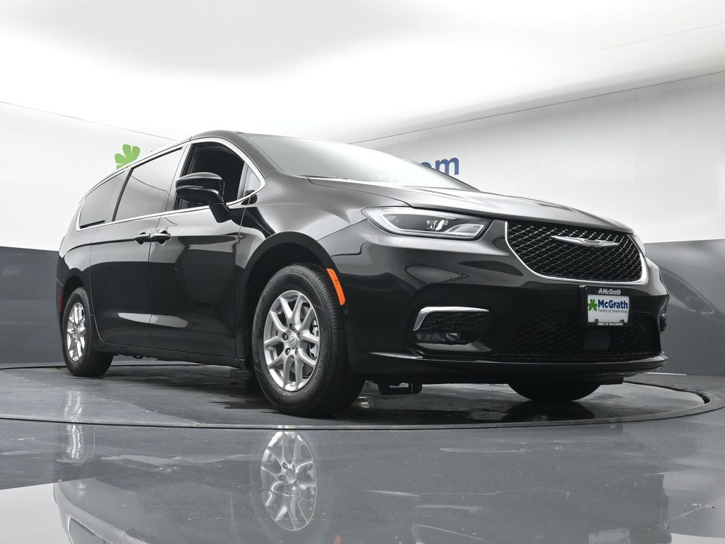 2025 Chrysler Pacifica photo 22