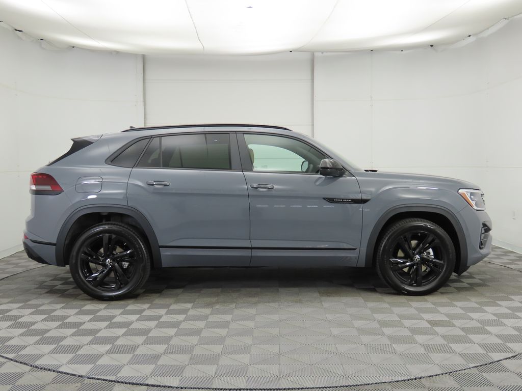 2026 Volkswagen Atlas Cross Sport SEL R-Line photo 4