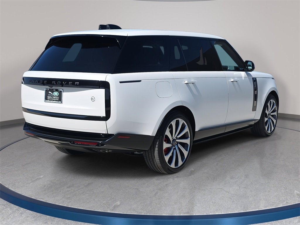2025 Land Rover Range Rover SV photo 3