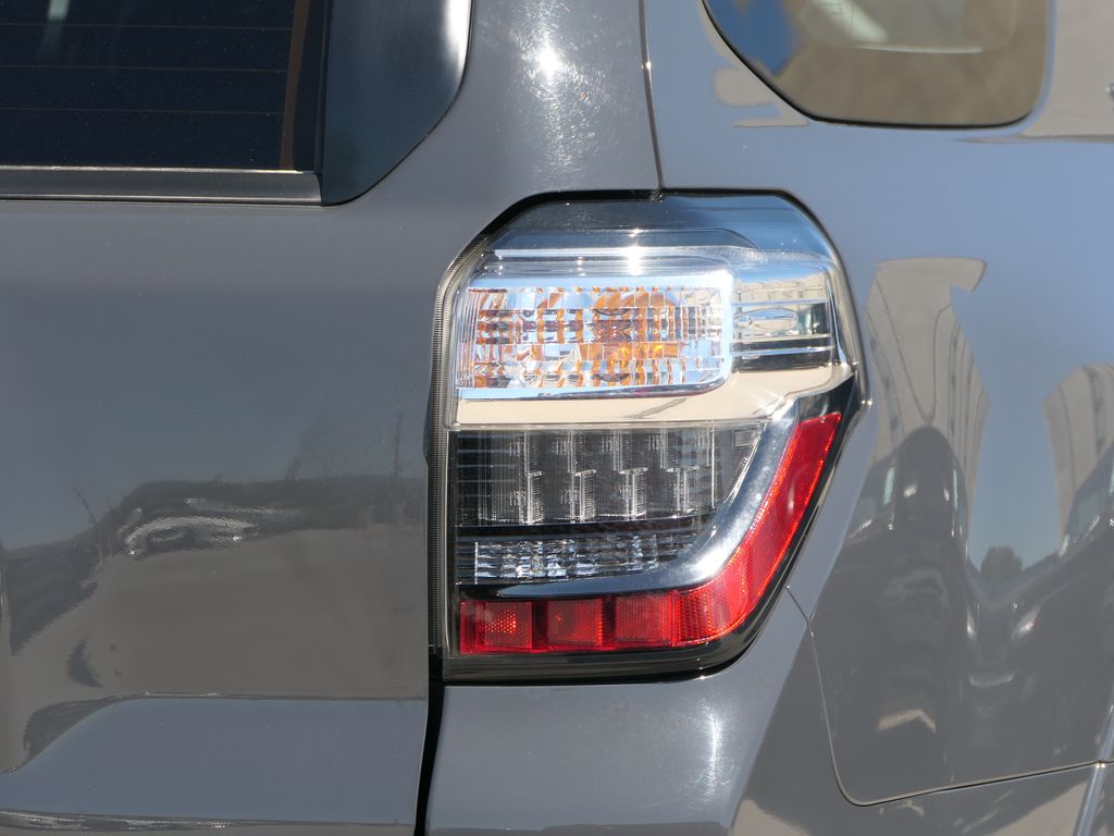 2024 Toyota 4Runner SR5 Premium photo 4