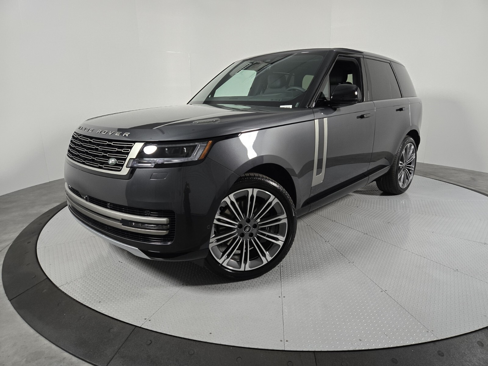 2025 Land Rover Range Rover SE's photo