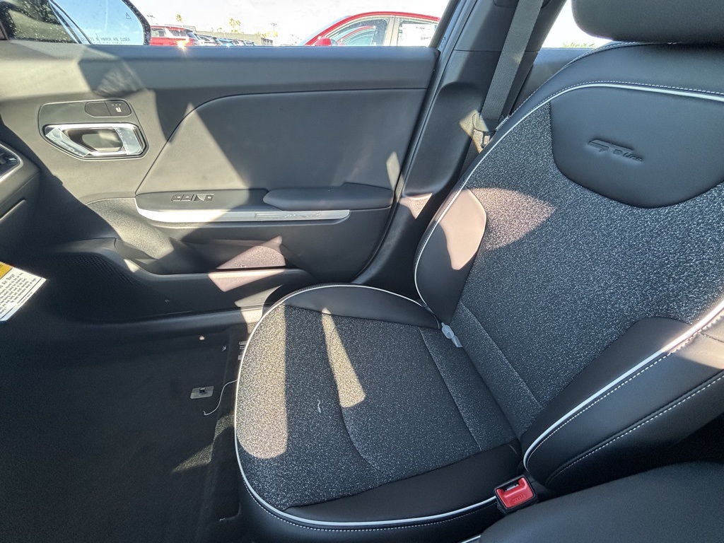 2025 Kia K4 GT-Line photo 12