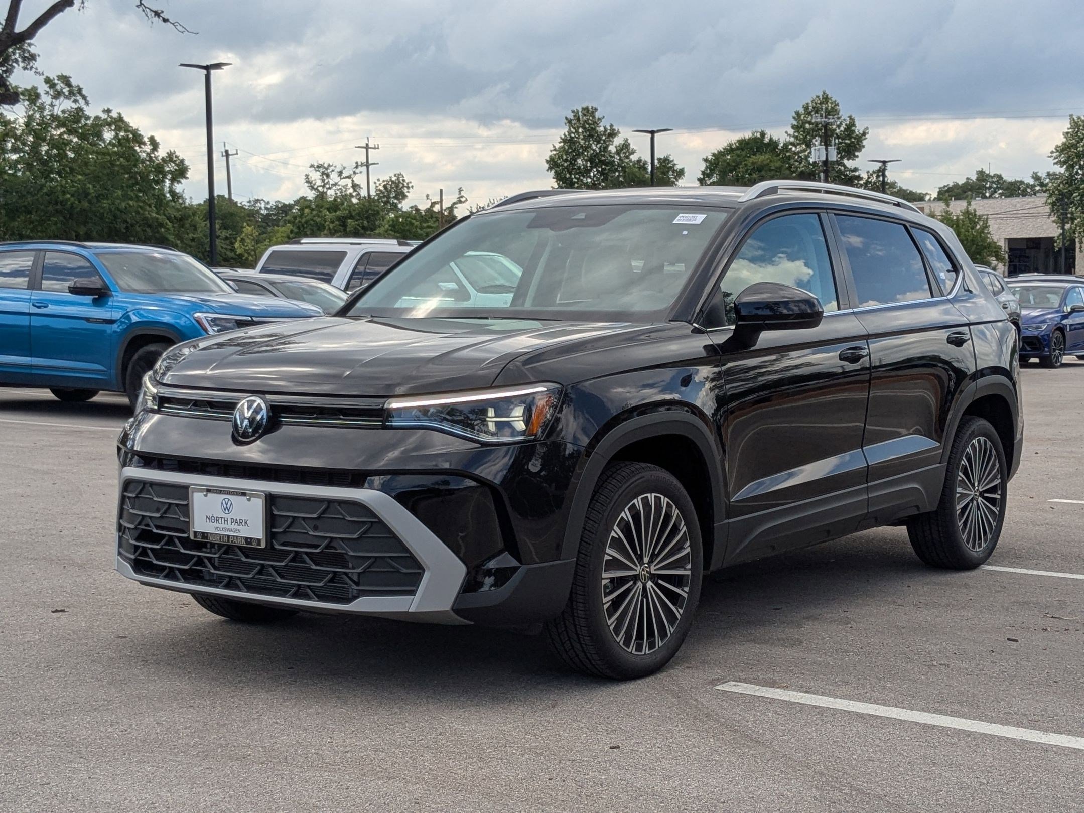 2025 Volkswagen Taos SE photo 3