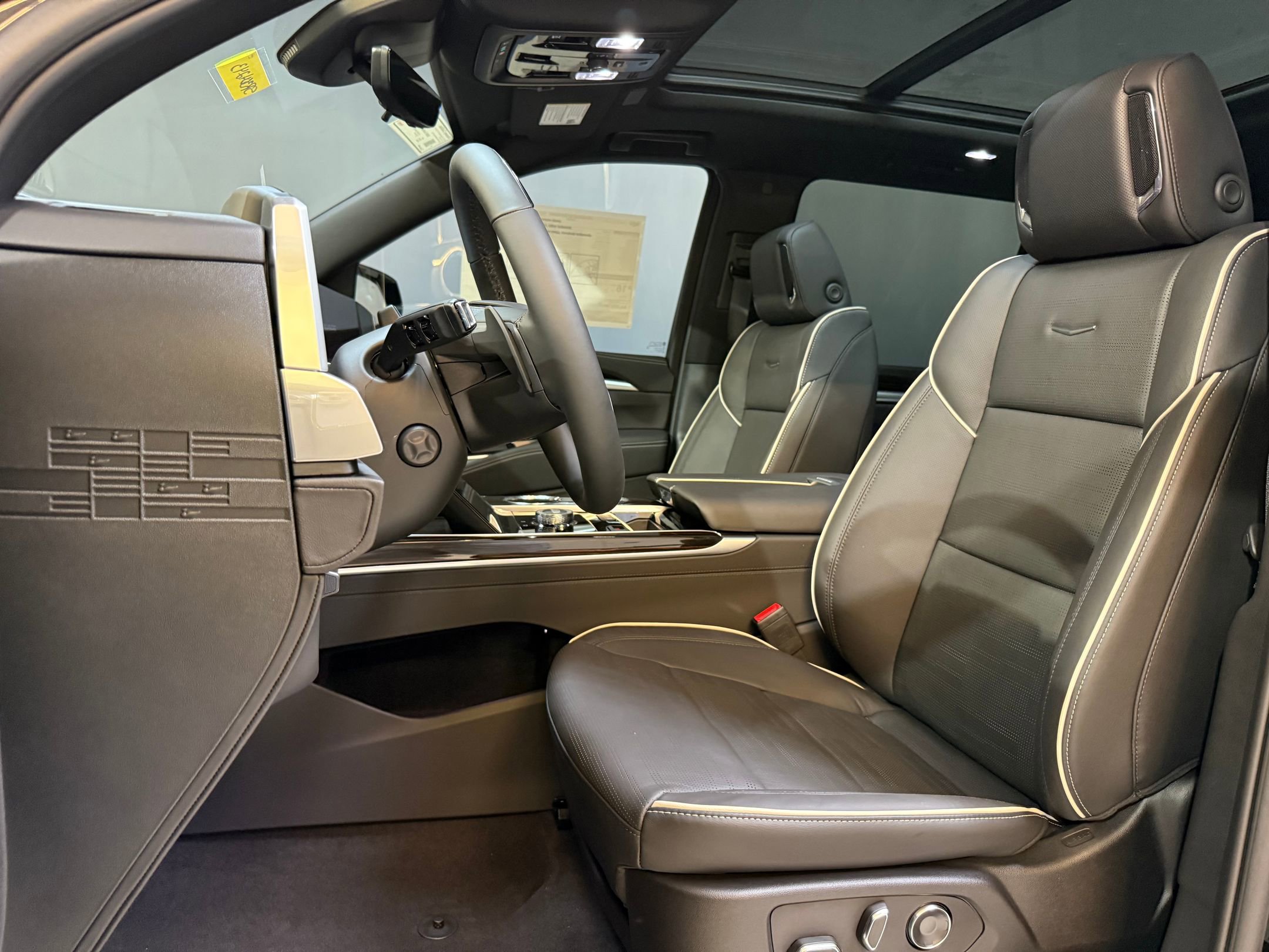 2025 Cadillac Escalade ESV Premium Luxury photo 4