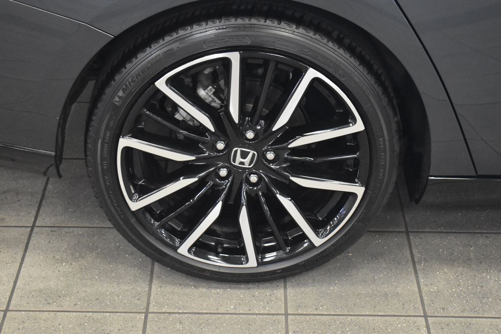 2023 Honda Accord Touring photo 12