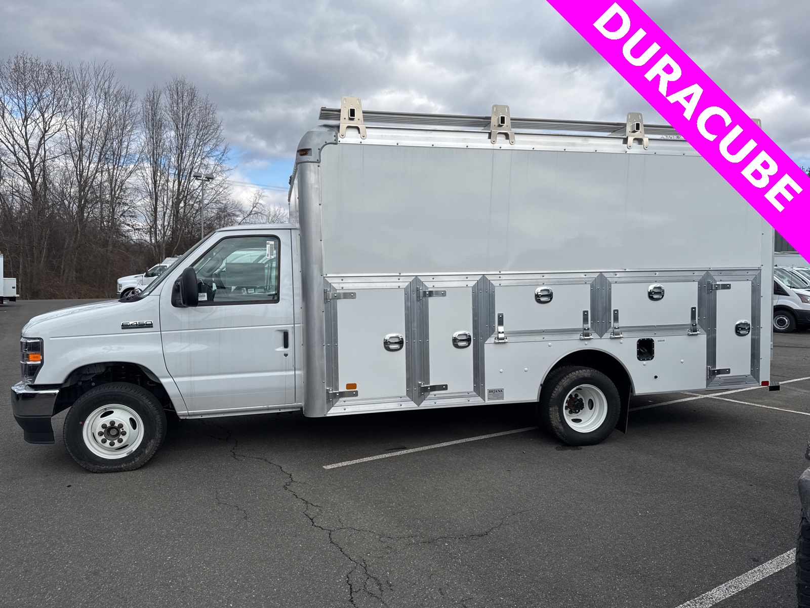 2024 Ford E-450 photo 4