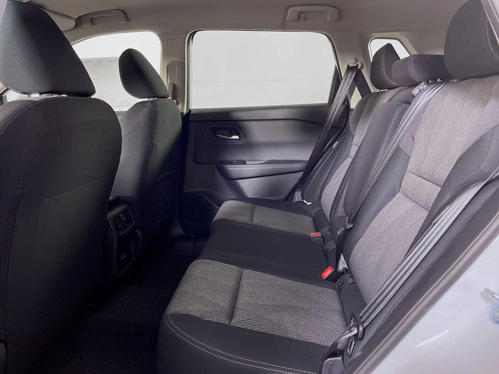 2026 Nissan Rogue SV photo 4