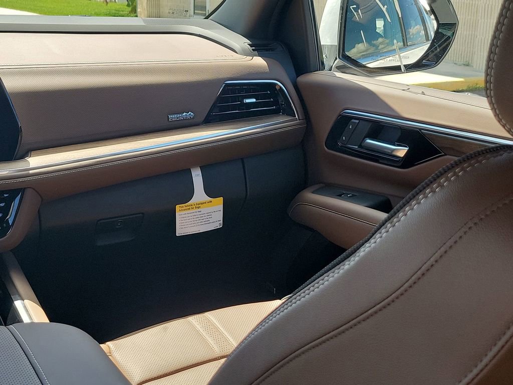 2025 Chevrolet Suburban High Country photo 25