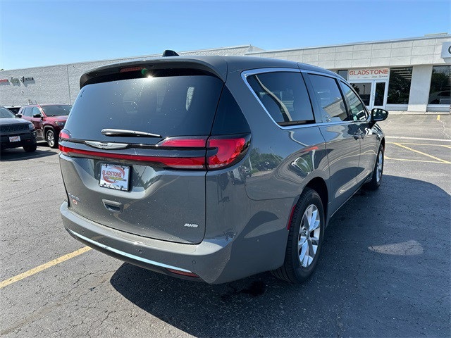 2025 Chrysler Pacifica photo 6
