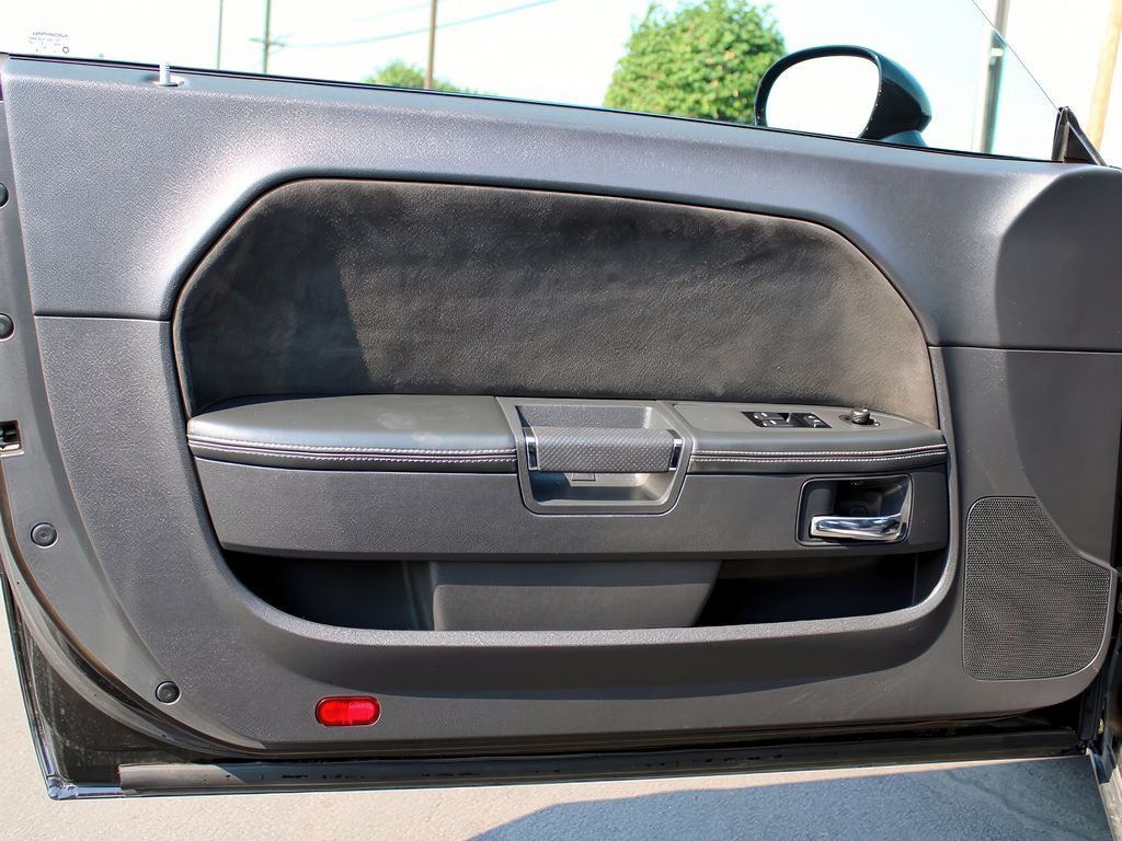 2013 Dodge Challenger SRT8 photo 9