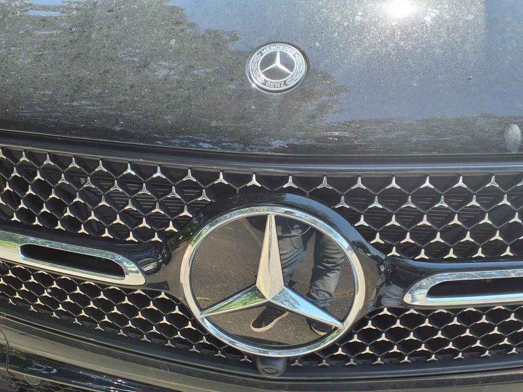 2025 Mercedes Benz GLC 300 4MATIC photo 3