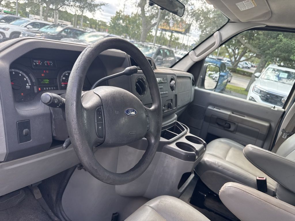 2009 Ford E-150 XL photo 10