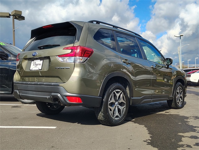2023 Subaru Forester Premium photo 3