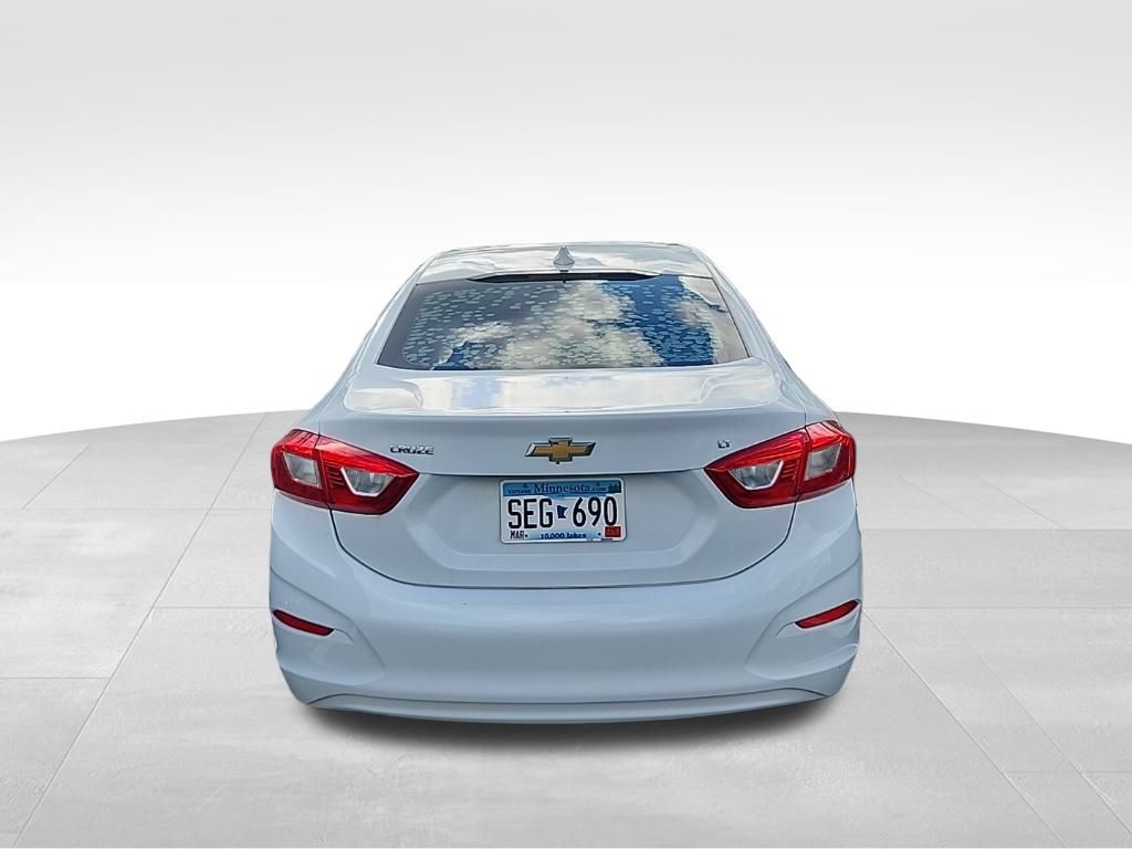 2017 Chevrolet Cruze LT photo 5