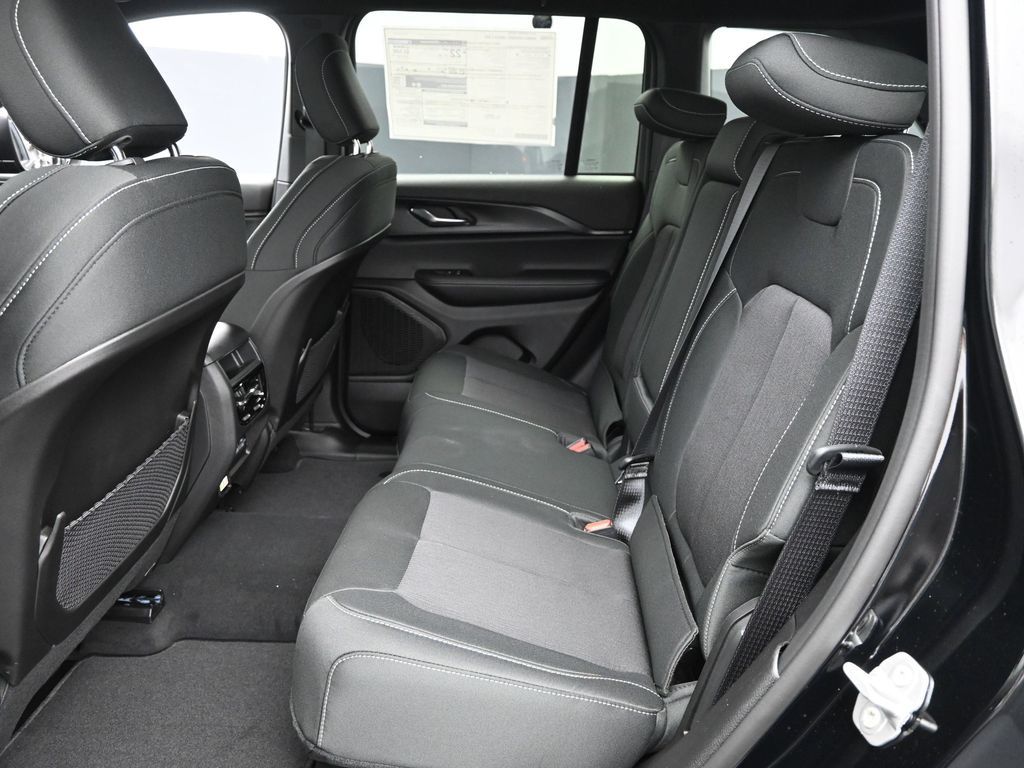 2025 Jeep Grand Cherokee Laredo X photo 5