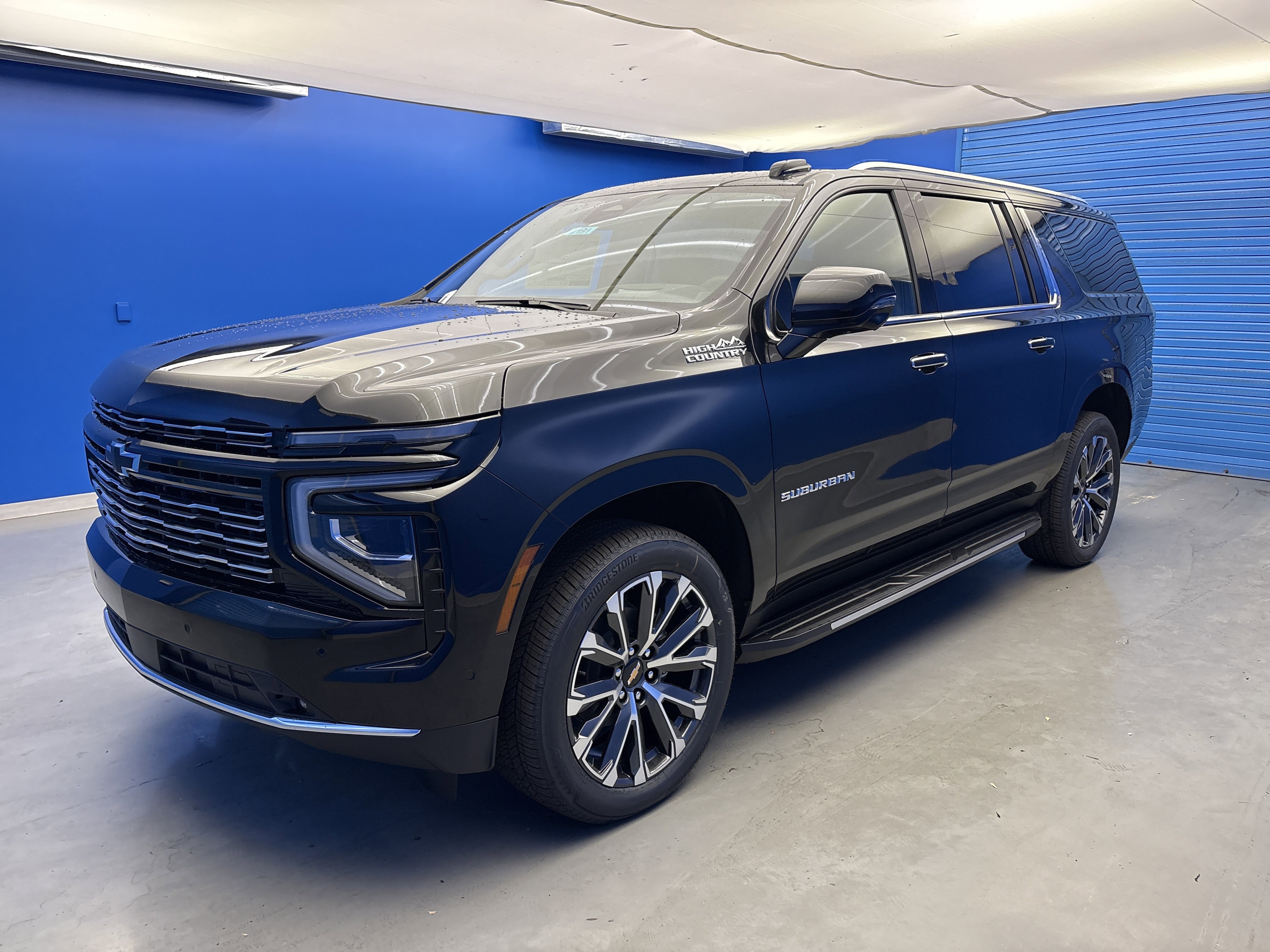 2025 Chevrolet Suburban High Country photo 2