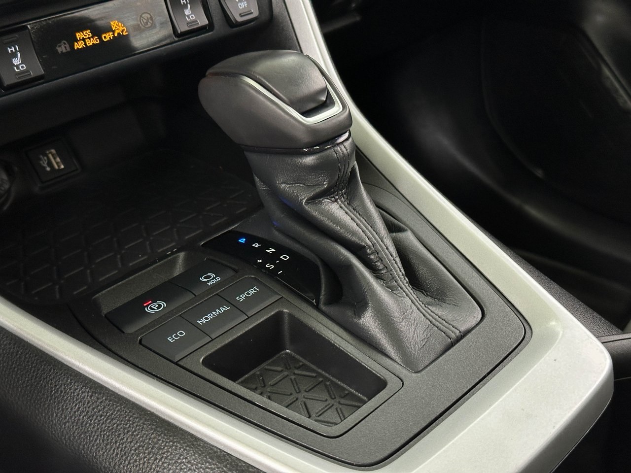 2023 Toyota RAV4 XLE Premium photo 23