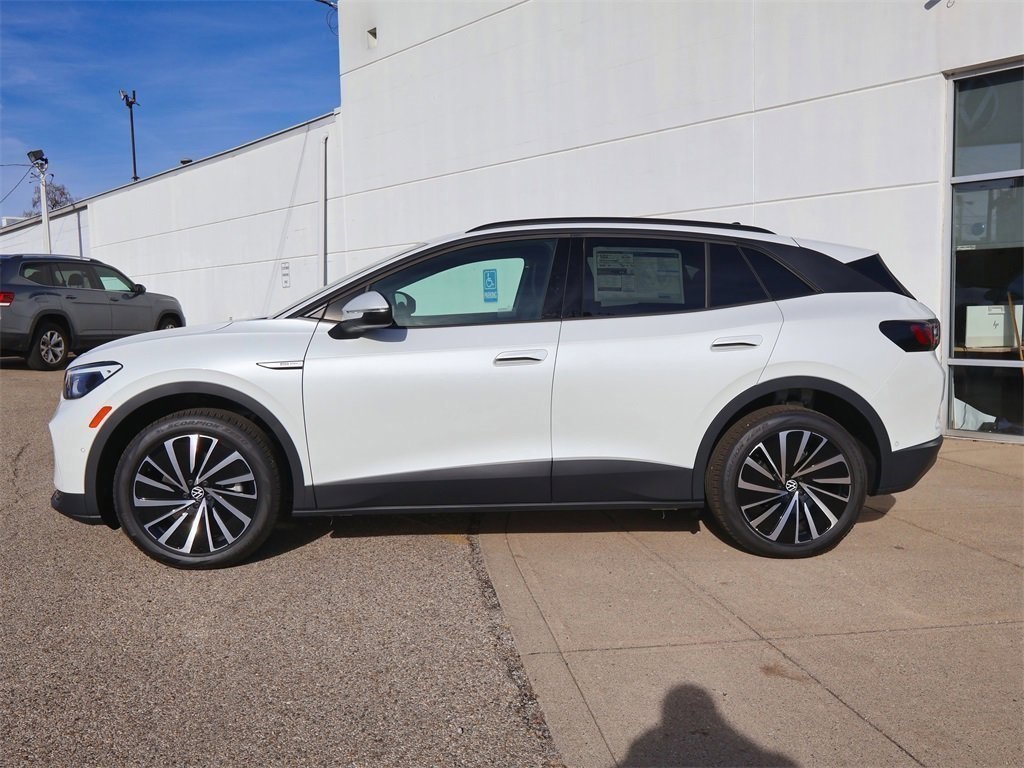 2025 Volkswagen ID.4 Pro photo 2