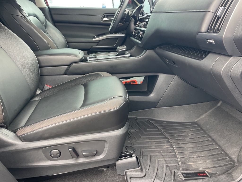 2024 Nissan Pathfinder SL photo 26
