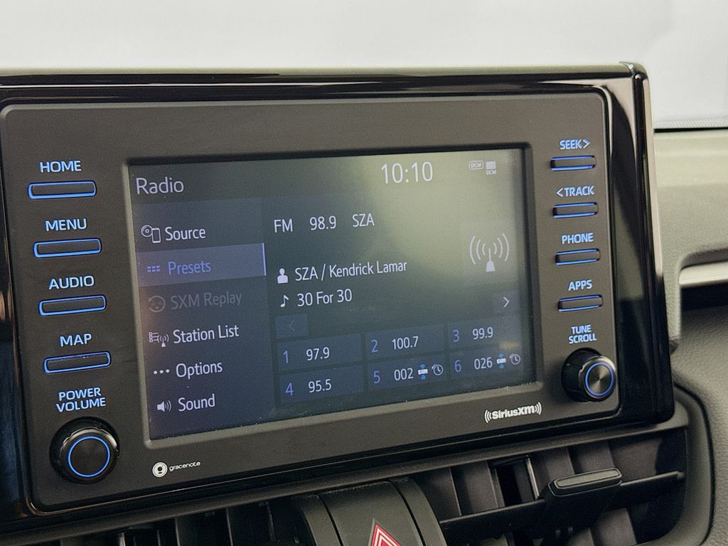 2022 Toyota RAV4 XLE photo 17