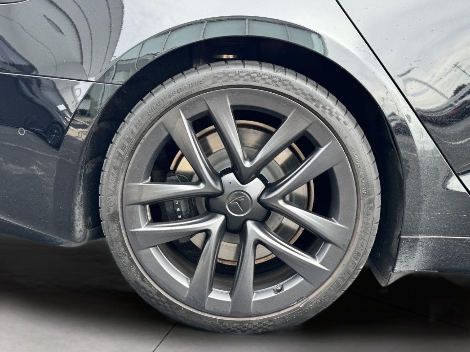 2022 Tesla Model S Plaid photo 51