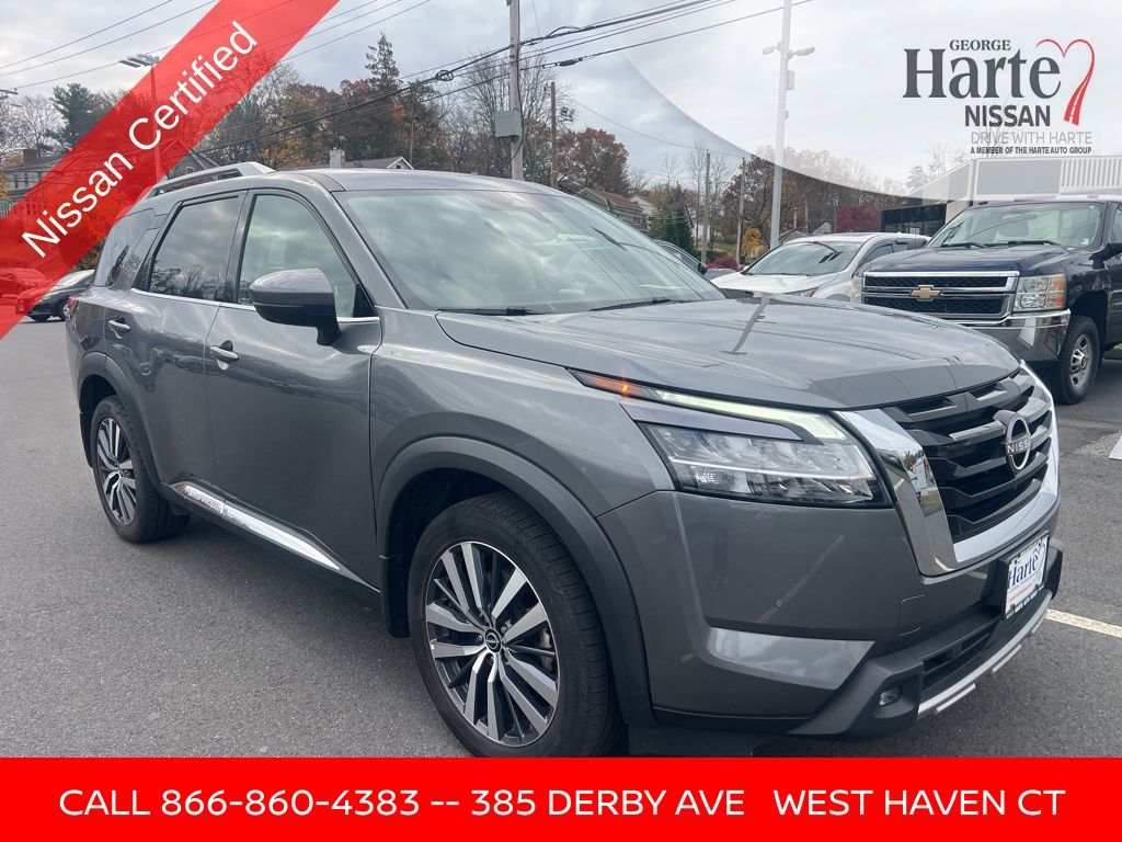 2022 Nissan Pathfinder Platinum photo 2