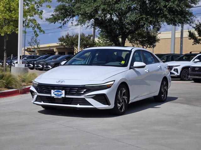 2024 Hyundai Elantra SEL Convenience photo 2