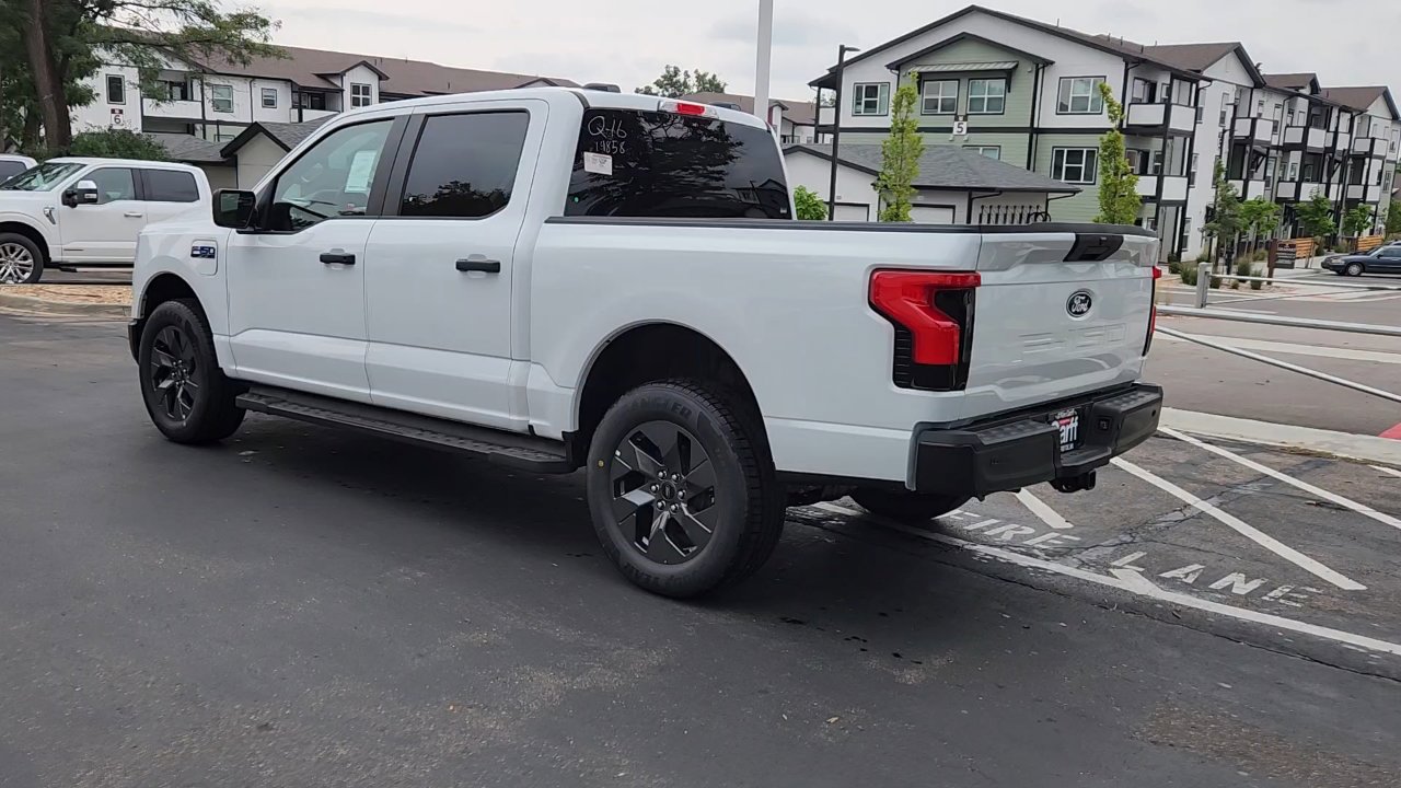 2025 Ford F-150 Lightning photo 3