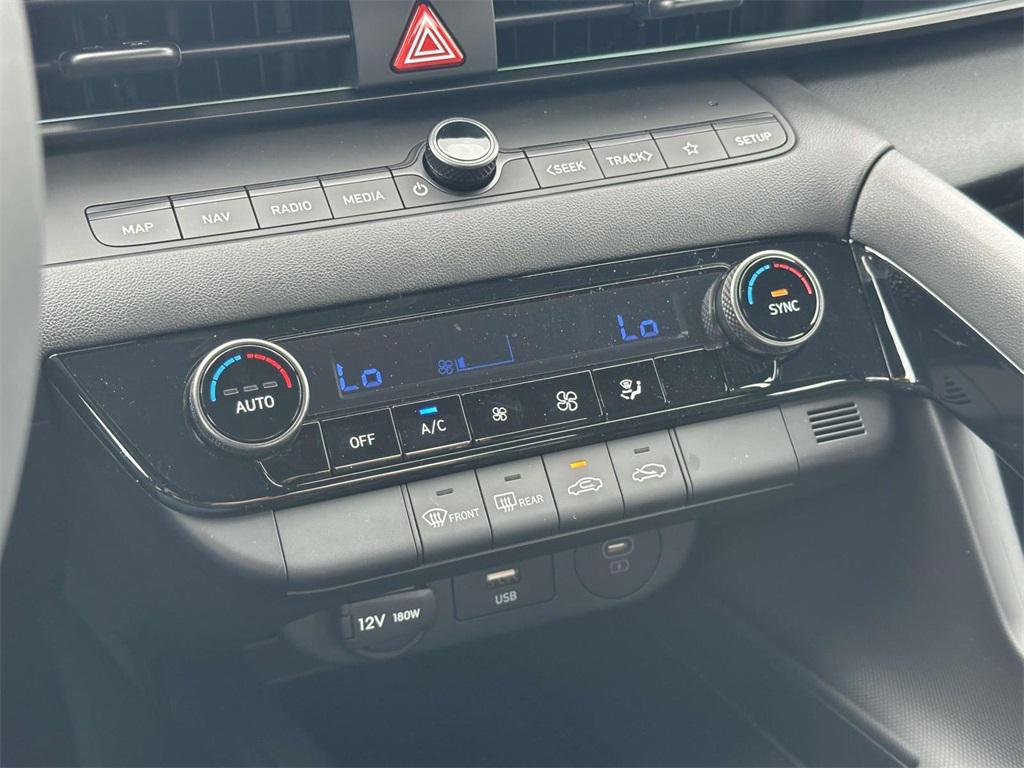 2025 Hyundai Elantra Hybrid SEL Sport photo 4