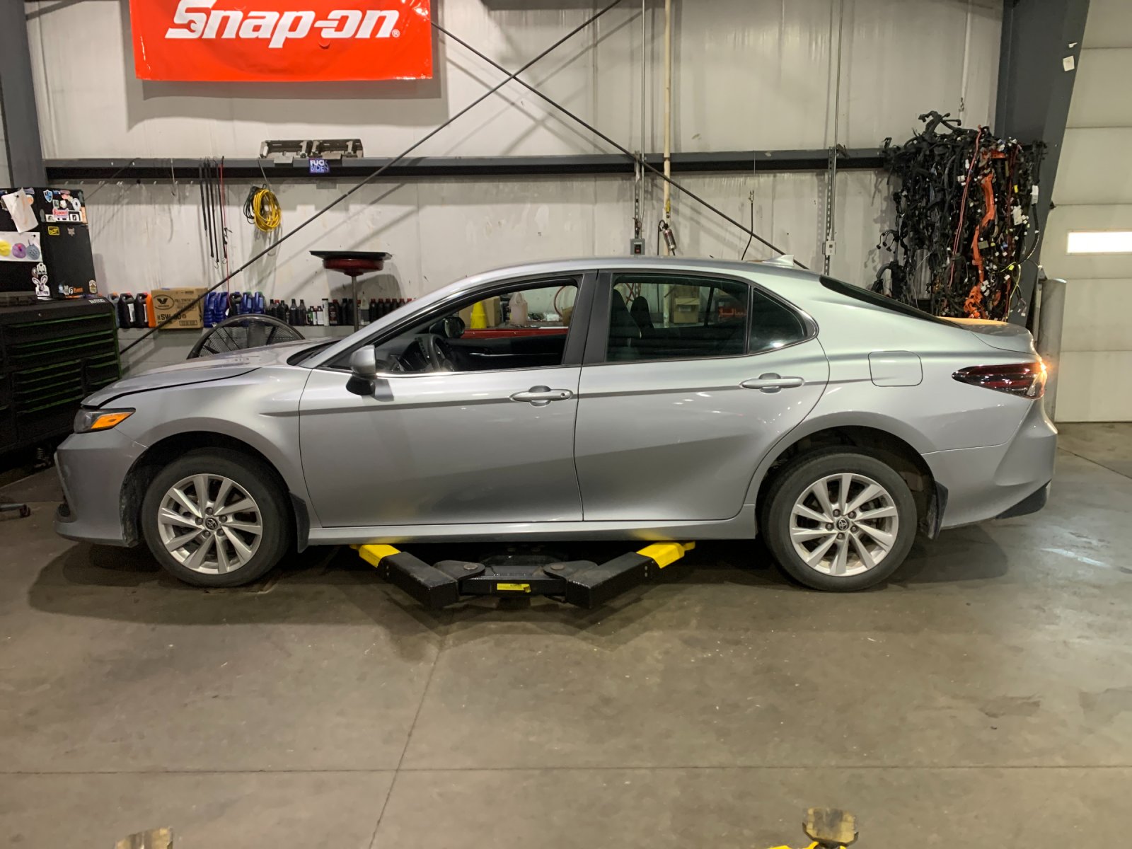 2023 Toyota Camry LE photo 3