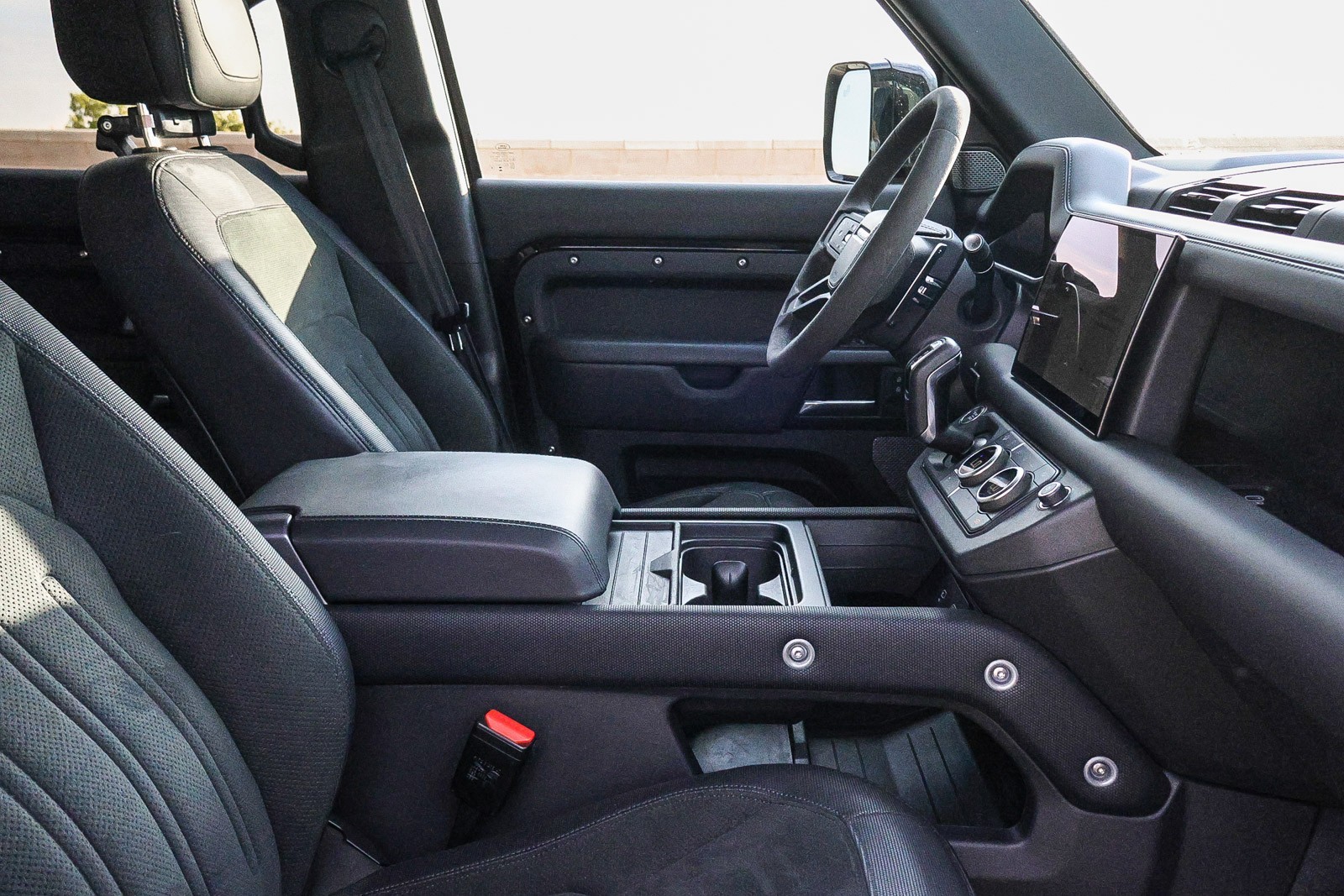2024 Land Rover Defender 110 V8 photo 10