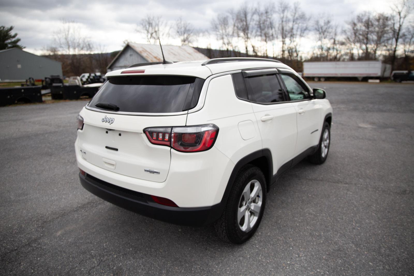 2019 Jeep Compass Latitude photo 2
