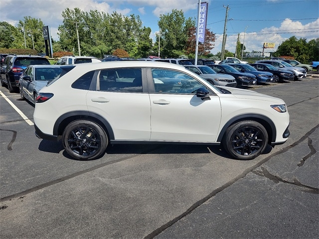 2025 Honda HR-V Sport photo 7