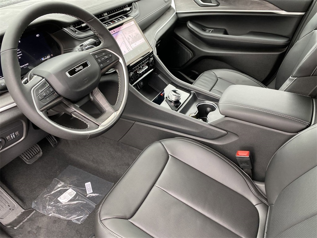 2025 Jeep Grand Cherokee Limited photo 11