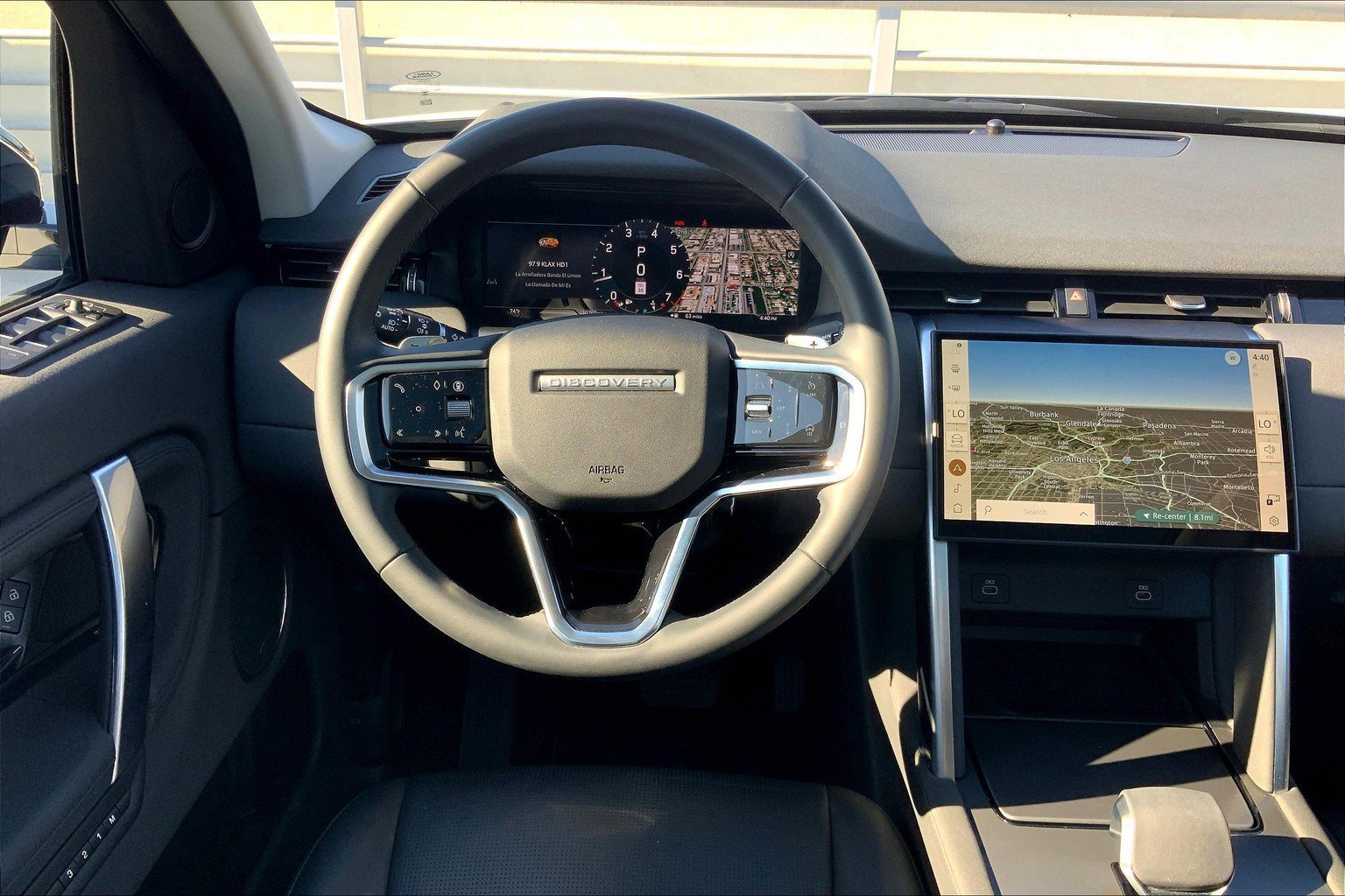 2024 Land Rover Discovery Sport S photo 4