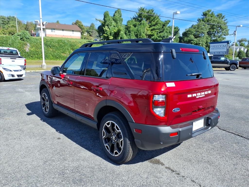 2025 Ford Bronco Sport Outer Banks photo 3